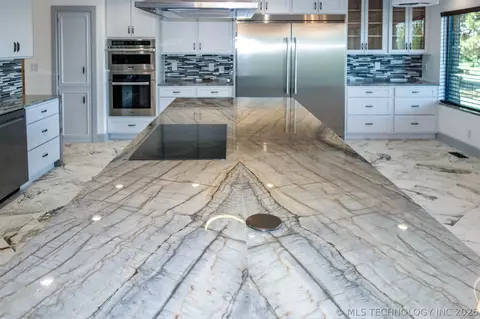 Kitchen - 6642 E 60th Pl, Tulsa, OK 74145 photo 6 of 10