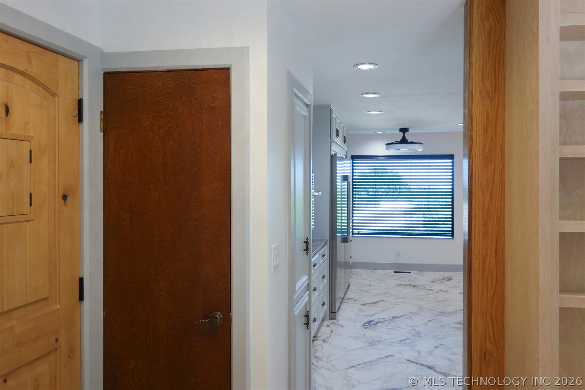 Entry Way - 6642 E 60th Pl, Tulsa, OK 74145 photo 2 of 6