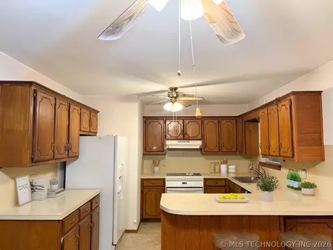 Kitchen - 118 Orbit, Sulphur, OK 73086 photo 1 of 2