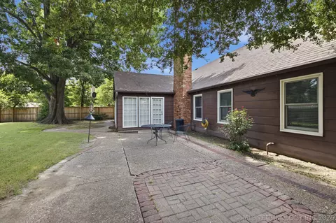 Exterior - 1754 E 59th Pl, Tulsa, OK 74105 photo 5 of 7