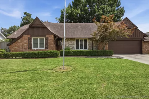 1754 E 59th Pl, Tulsa, OK 74105 photo 3