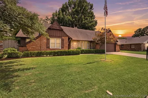 1754 E 59th Pl, Tulsa, OK 74105 photo 1