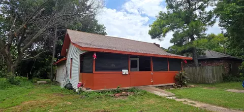Exterior - 817 W Moses St, Cushing, OK 74023 photo 2 of 6