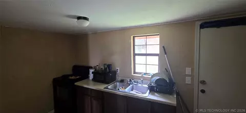Kitchen - 817 W Moses St, Cushing, OK 74023 photo 1 of 1