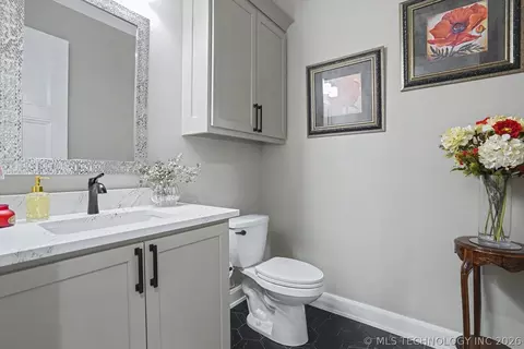 Bath - 5105 E 96th St N, Sperry, OK 74073 photo 6 of 8