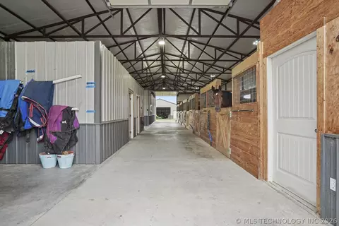 Entry Way - 5105 E 96th St N, Sperry, OK 74073 photo 6 of 8