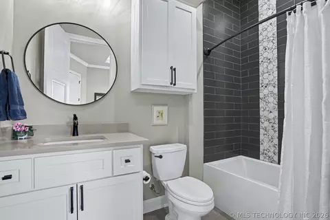 Bath - 5105 E 96th St N, Sperry, OK 74073 photo 5 of 8