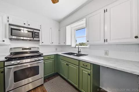 Kitchen - 1003 S Chickasaw Ave, Haskell, OK 74436 photo 3 of 5
