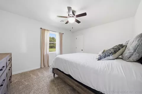 Bedroom - 1003 S Chickasaw Ave, Haskell, OK 74436 photo 6 of 7