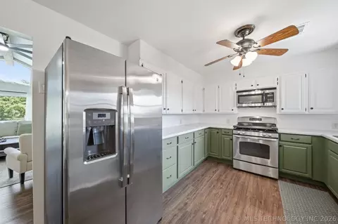 Kitchen - 1003 S Chickasaw Ave, Haskell, OK 74436 photo 2 of 5