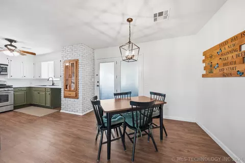 Dining - 1003 S Chickasaw Ave, Haskell, OK 74436 photo 1 of 2