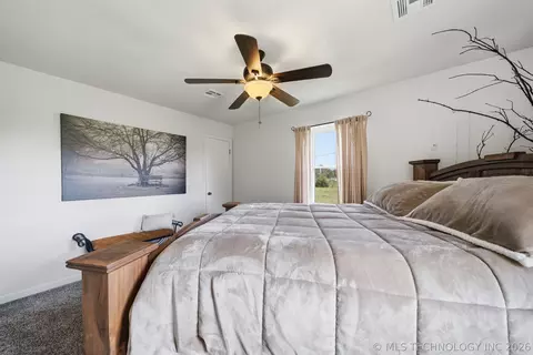 Bedroom - 1003 S Chickasaw Ave, Haskell, OK 74436 photo 3 of 7
