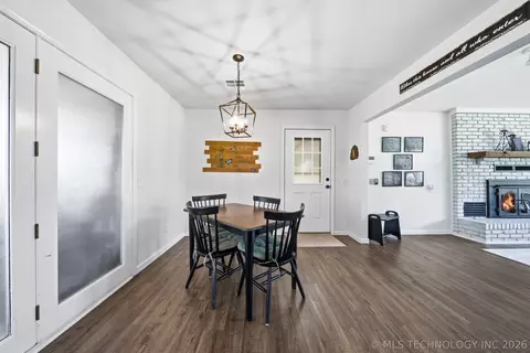 Dining - 1003 S Chickasaw Ave, Haskell, OK 74436 photo 2 of 2