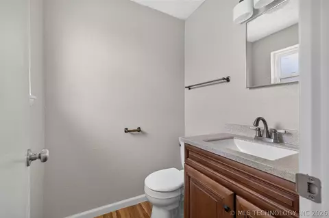 Bath - 458 E 137th St, Glenpool, OK 74033 photo 1 of 2