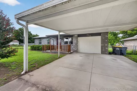 Exterior - 458 E 137th St, Glenpool, OK 74033 photo 4 of 6