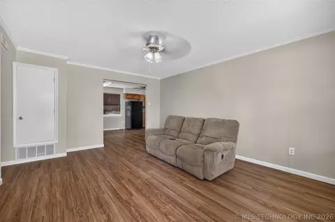 Living - 458 E 137th St, Glenpool, OK 74033 photo 1 of 3