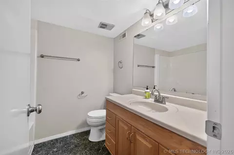 Bath - 458 E 137th St, Glenpool, OK 74033 photo 2 of 2