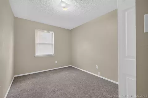 Bedroom - 458 E 137th St, Glenpool, OK 74033 photo 5 of 6