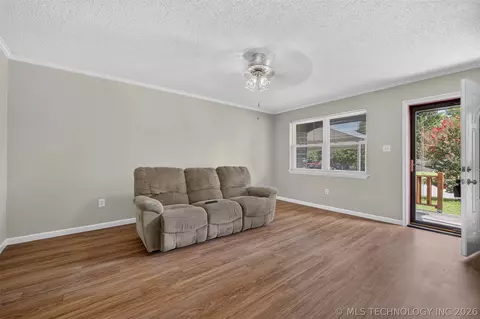 Living - 458 E 137th St, Glenpool, OK 74033 photo 2 of 3