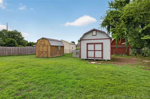 Exterior - 458 E 137th St, Glenpool, OK 74033 photo 5 of 6