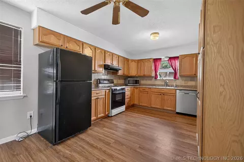 Kitchen - 458 E 137th St, Glenpool, OK 74033 photo 1 of 4