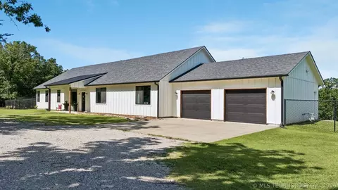 8116 Gary Dr, Tulsa, OK 74131
