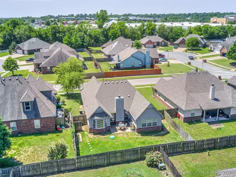 View/Area - 2012 E Princeton St, Broken Arrow, OK 74012 photo 3 of 10