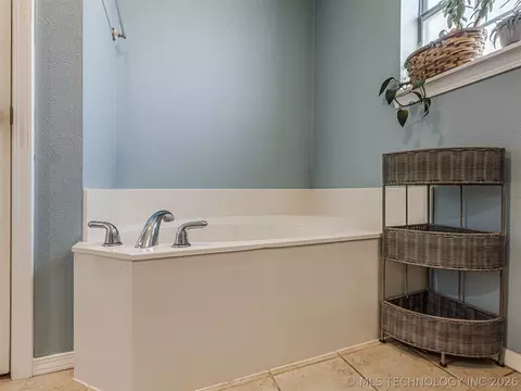Bath - 2012 E Princeton St, Broken Arrow, OK 74012 photo 3 of 5
