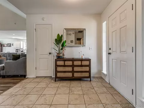 Entry Way - 2012 E Princeton St, Broken Arrow, OK 74012 photo 3 of 3