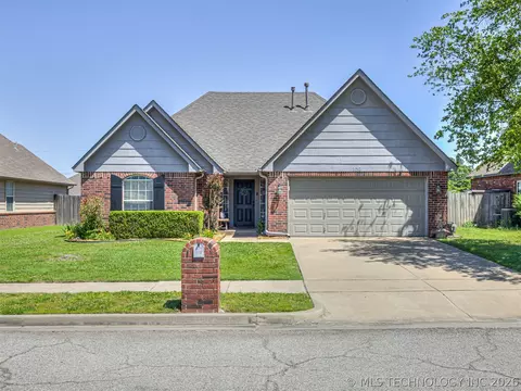 Exterior - 2012 E Princeton St, Broken Arrow, OK 74012 photo 2 of 5