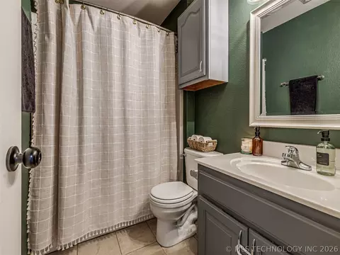 Bath - 2012 E Princeton St, Broken Arrow, OK 74012 photo 5 of 5