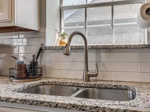 Kitchen - 2012 E Princeton St, Broken Arrow, OK 74012 photo 6 of 6