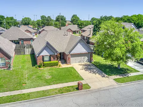 View/Area - 2012 E Princeton St, Broken Arrow, OK 74012 photo 2 of 10