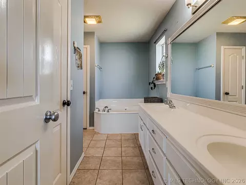 Bath - 2012 E Princeton St, Broken Arrow, OK 74012 photo 1 of 5