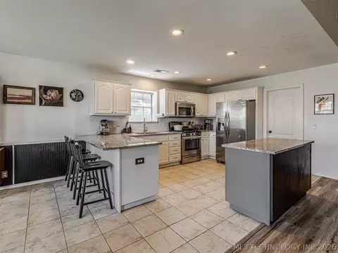 Kitchen - 2012 E Princeton St, Broken Arrow, OK 74012 photo 2 of 6