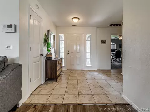 Entry Way - 2012 E Princeton St, Broken Arrow, OK 74012 photo 1 of 3