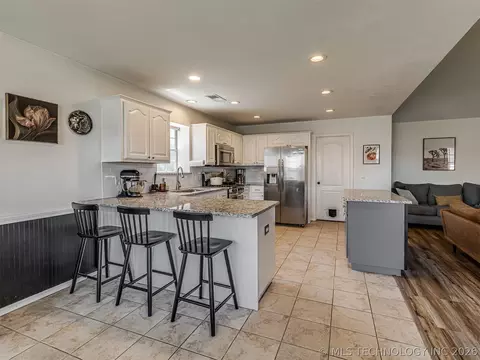 Kitchen - 2012 E Princeton St, Broken Arrow, OK 74012 photo 3 of 6