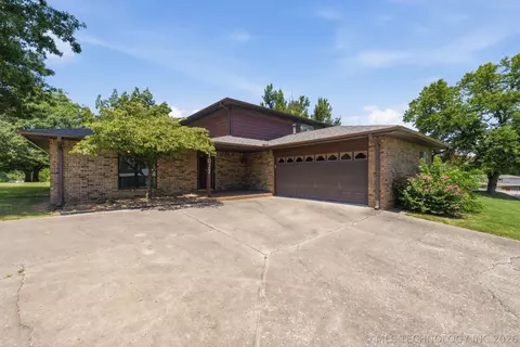 1077 Rolling Mdws, Bartlesville, OK 74006