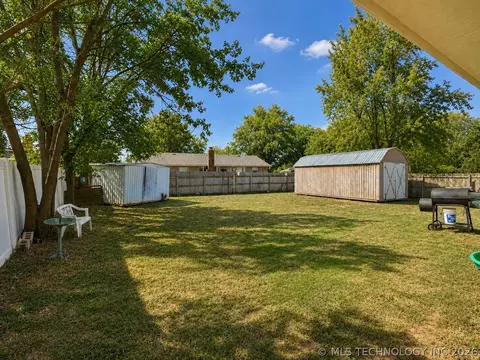 Exterior - 642 E 138th Pl, Glenpool, OK 74033 photo 6 of 7