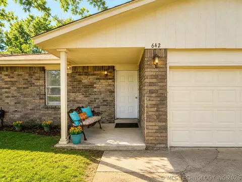 Exterior - 642 E 138th Pl, Glenpool, OK 74033 photo 5 of 7