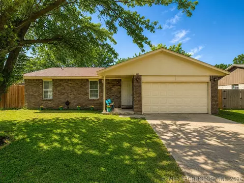 Exterior - 642 E 138th Pl, Glenpool, OK 74033 photo 2 of 7