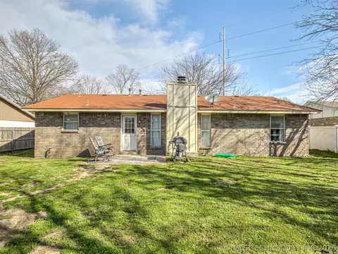 Exterior - 642 E 138th Pl, Glenpool, OK 74033 photo 8 of 8