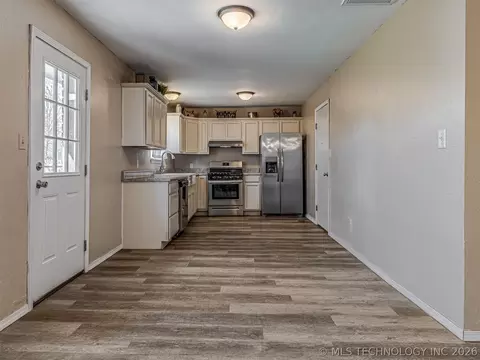 Kitchen - 642 E 138th Pl, Glenpool, OK 74033 photo 1 of 5