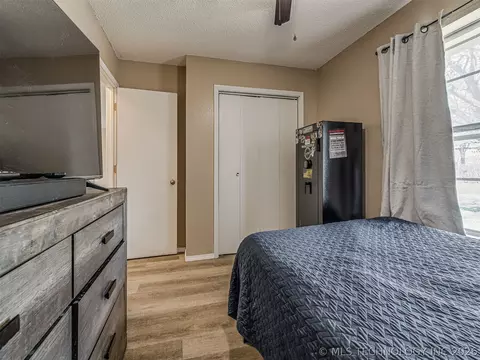 Bedroom - 642 E 138th Pl, Glenpool, OK 74033 photo 7 of 10