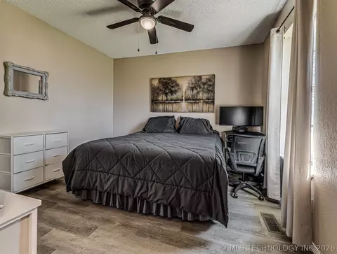 Bedroom - 642 E 138th Pl, Glenpool, OK 74033 photo 3 of 10