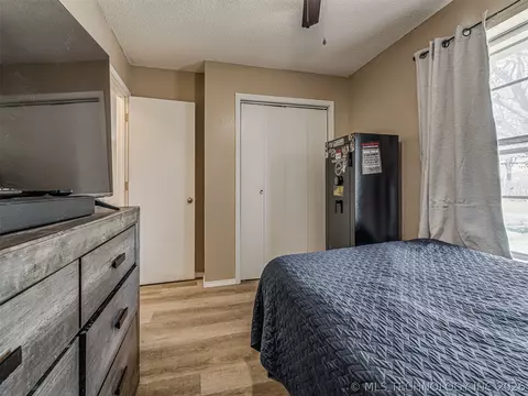 Bedroom - 642 E 138th Pl, Glenpool, OK 74033 photo 7 of 10