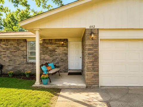 Exterior - 642 E 138th Pl, Glenpool, OK 74033 photo 5 of 8
