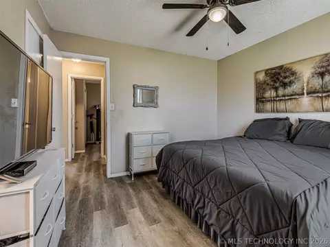 Bedroom - 642 E 138th Pl, Glenpool, OK 74033 photo 2 of 10