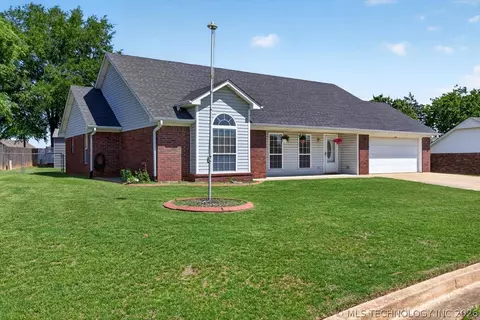 1602 Cottonwood Dr, Poteau, OK 74953