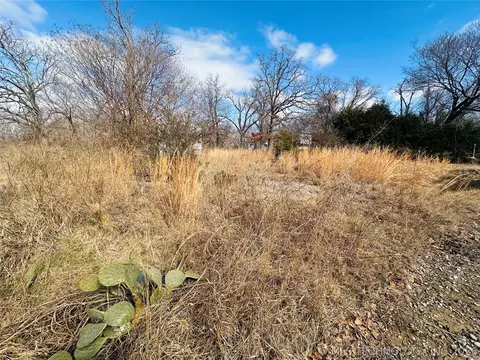 964 Comanche Dr, Eufaula, OK 74432 photo 3